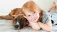 Psi mohou děti chránit před rozvojem ekzému a mírnit příznaky astmatu. Ilustrační foto.