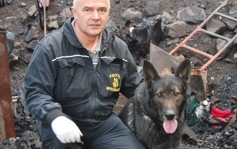 Aldo se svým psovodem Jiřím Hromádkou.