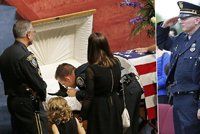 Odpočívej v pokoji: Policistovo poslední sbohem čtyřnohému parťákovi, který mu zachránil život!