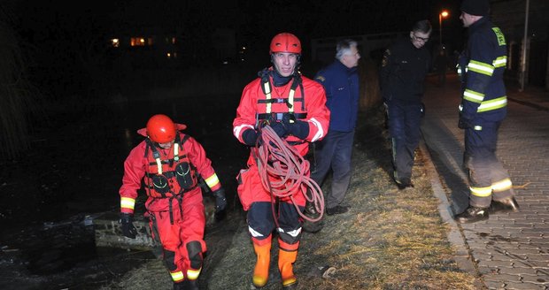 Pejsek v Březiněvsi utonul pod ledem.