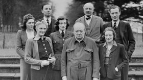 Winston Churchill s rodinou a psem Rufusem II.