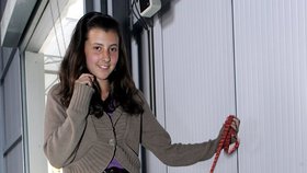 Fena Bessi a paničkou Terezou Mráčkovou (16) z Loun byla na výstavě poprvé 