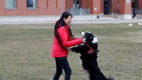 Vědkyně Laura Cuayaová a její pes Kun-Kun