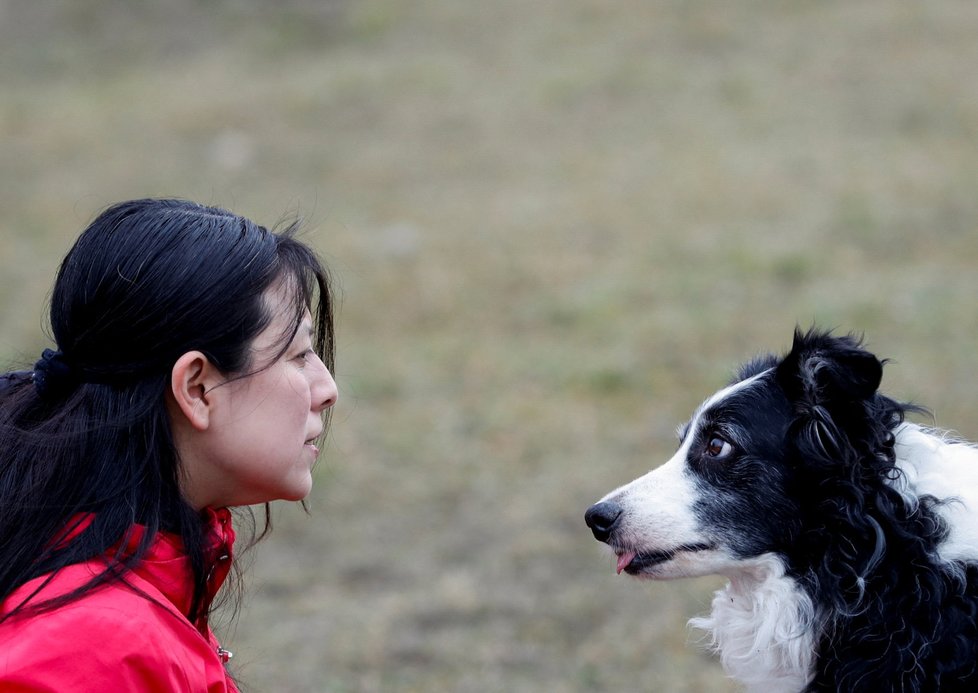 Vědkyně Laura Cuayaová a její pes Kun-Kun
