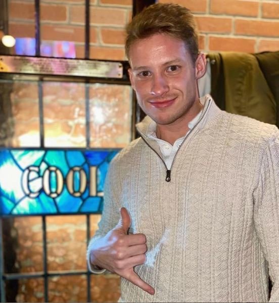 Zachary Hanson (26) byl zatčen a obviněn z kruté vraždy dvou psů.