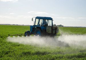 Obchod s nelegálními pesticidy ročně vynáší miliardy eur a každým rokem se zvětšuje. Odborníci bijí na poplach (ilustrační foto)