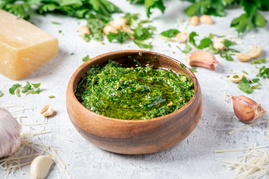 Bazalkové pesto si můžete snadno připravit doma