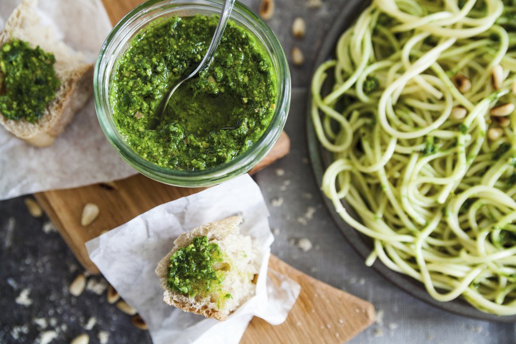 Pesto z medvědího česneku je sezonní lahůdka, kterou si nesmíte nechat ujít.