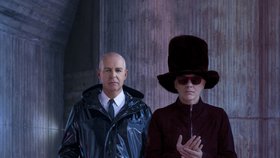 Pet Shop Boys se vrací do Prahy! Se svým turné Dreamworld: The Greatest Hits Live se českému publiku představí tentokrát v O2 universu.