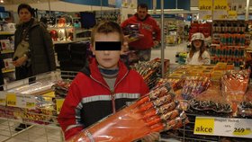 Desetiletému chlapci v Bystřici nad Pernštejnem rachejtle roztrhala ruku! (ilustrační foto)