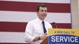 Pete Buttigieg: Do nedávna starosta města South Bend v Indianě vyčnívá z pole favoritů především věkem. Není proto nijak překvapivé, že osmatřicetiletý politik sází na volání  po generační obměně.