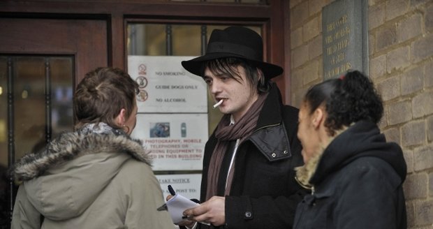 Pete Doherty přišel k soudu s heroinem v kapse