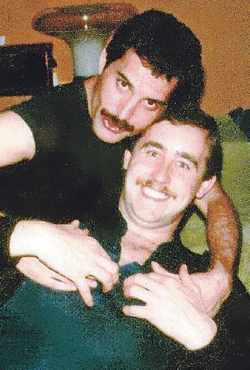 Freddie Mercury a Peter Freestone, osobní asistent