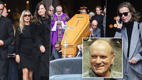 Přehlídka hvězd na pohřbu fotografa: Mossová v slzách, Herzigová s telefonem!