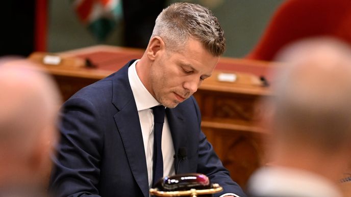 Péter Magyar byl oficiálně zvolen premiérem Maďarska (9.5.2026) Péter Magyar byl oficiálně zvolen premiérem Maďarska (9.5.2026)