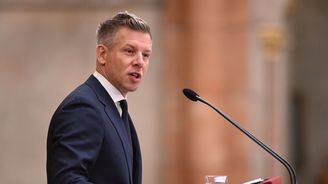 Maďarský očistný oheň: Magyar vyřazuje Orbánovy lidi z politiky. A brzy se vrhne na majetek Maďarský očistný oheň: Magyar vyřazuje Orbánovy lidi z politiky. A brzy se vrhne na majetek