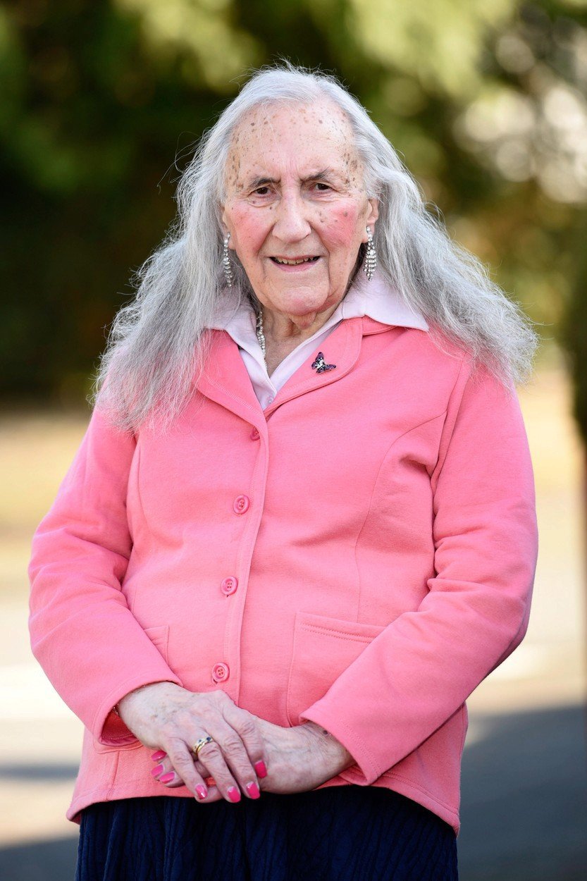 Patricia Davies žije jako jako žena od 90 let.