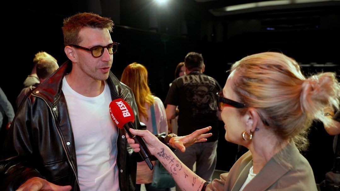 Peter Pecha Muzikálový zpěvák Peter Pecha: Role nahých hrdinů mi nevadí! | Blesk TV