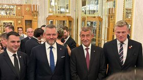 Peter Pellegrini se vyfotil s Andrejem Babišem a Motoristy (4. 11. 2025).