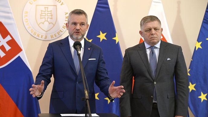 Podle Pellegriniho dopis od generálního tajemníka NATO Marka Rutteho potvrzuje, že závěry summitu NATO nebudou zavazovat Slovensko k podílu na financování další vojenské pomoci Ukrajině a že případné příspěvky zůstanou na individuálním rozhodnutí jednotlivých zemí. Podle Pellegriniho dopis od generálního tajemníka NATO Marka Rutteho potvrzuje, že závěry summitu NATO nebudou zavazovat Slovensko k podílu na financování další vojenské pomoci Ukrajině a že případné příspěvky zůstanou na individuálním rozhodnutí jednotlivých zemí.