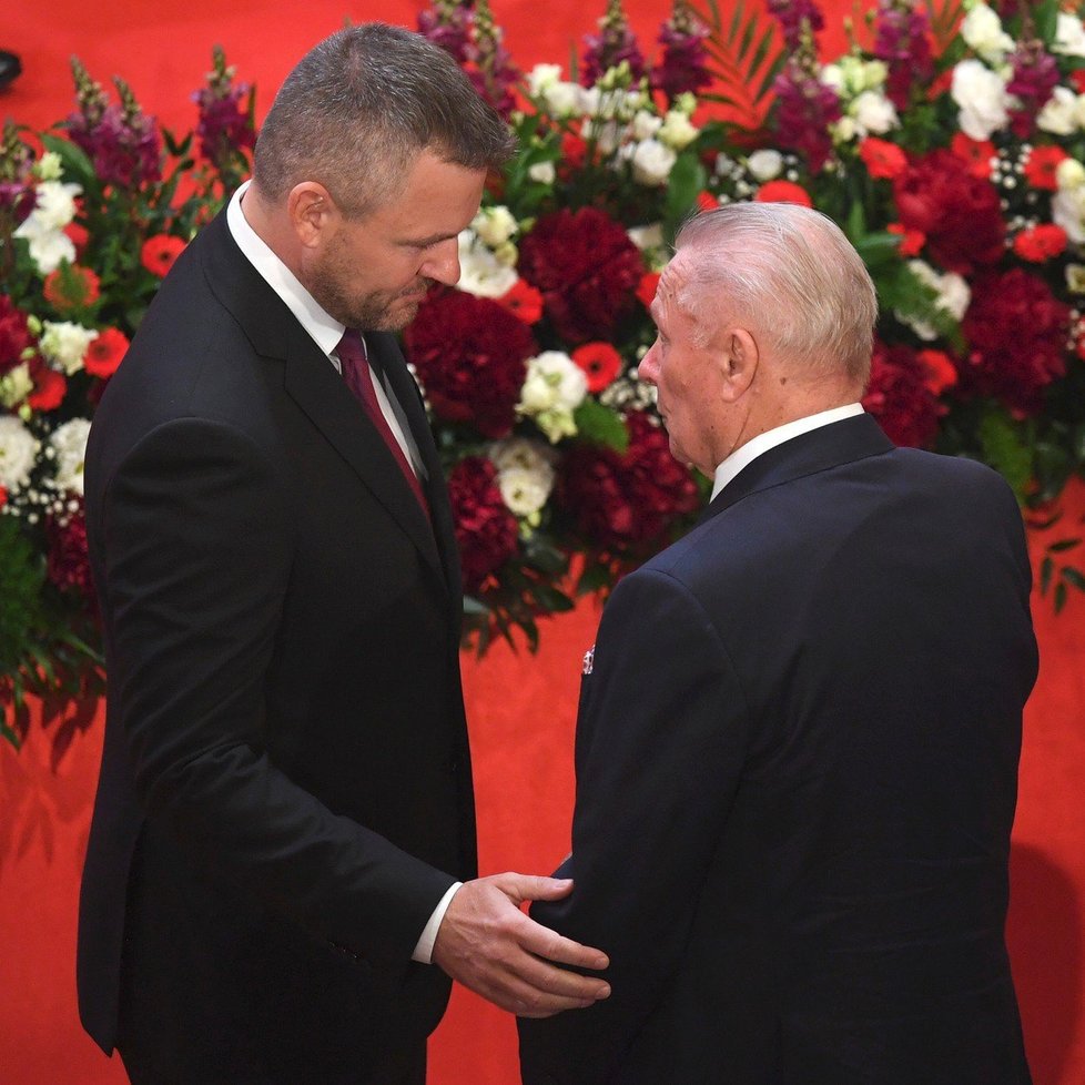 Slovenský expremiér Peter Pellegrini (vlevo) na inauguraci Zuzany Čaputové (15. 6. 2019)