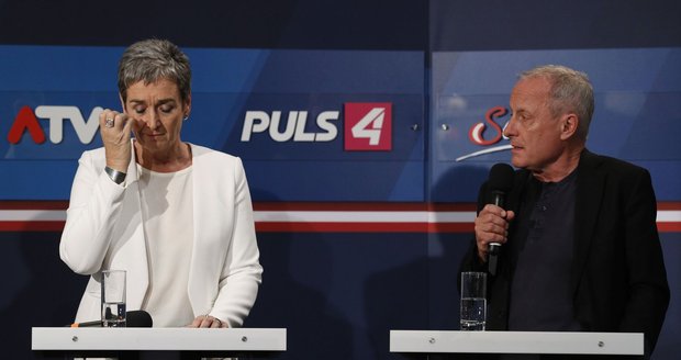 „Ruce měl všude.“ Kvůli aféře s obtěžováním ženy rezignoval rakouský politik