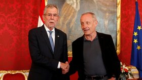 Rakouský politik Peter Pilz s prezidentem Alexandrem Van der Bellenem