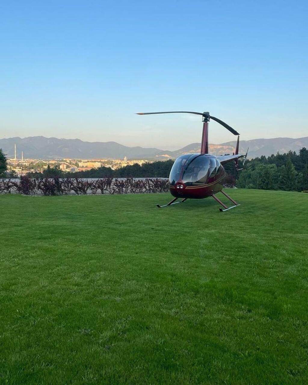 V SP resortu je také připravená helikoptéra Petera Sagana.