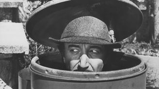 Peter Sellers: Za tváří inspektora Clouseaua se skrýval sobec, který kvůli slávě odvrhl i vlastní rodinu Peter Sellers: Za tváří inspektora Clouseaua se skrýval sobec, který kvůli slávě odvrhl i vlastní rodinu