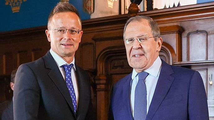 Maďarský ministr zahraničí Szíjjárto a ruský ministr zahraničí Lavrov Maďarský ministr zahraničí Szíjjárto a ruský ministr zahraničí Lavrov
