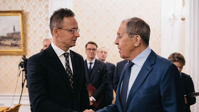 Maďarský ministr zahraničí Péter Szijjártó s ruským protějškem Sergejem Lavrovem (2. 12. 2024). Maďarský ministr zahraničí Péter Szijjártó s ruským protějškem Sergejem Lavrovem (2. 12. 2024).