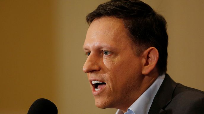 Investor Peter Thiel po téměř dvaceti letech opouští vedení Facebooku.