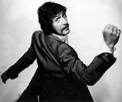 Peter Wyngarde zemřel.