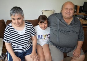 Miloslava a Oleg Peterkovi by rádi adoptovali dítě. Úřadům se ale nelíbí, že jsou slepí.