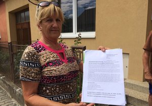 V Moravském Písku vyrazilo do ulic přibližně deset skupinek lidí roznášejících petici proti plánované těžbě štěrku. Desítky dalších obcí se zapojí v následujících dnech.