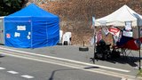 Petiční stánek trnem v oku Pražanů: Neznámí útočníci jej potřísnili výkaly. Vedení města si neví rady