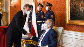 Andrej Babiš a Miloš Zeman při jmenování nového ministra zdravotnictví na Hradě (7.4.2021)