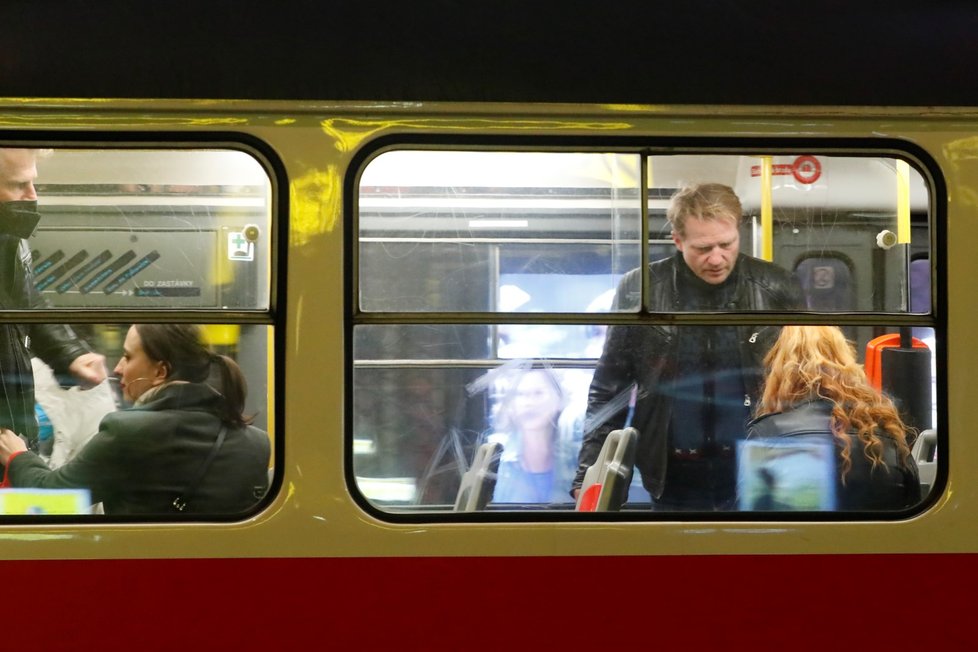 Petr a Pavel Batěkovi s přáteli na 85. narozeninách Jana Přeučila.