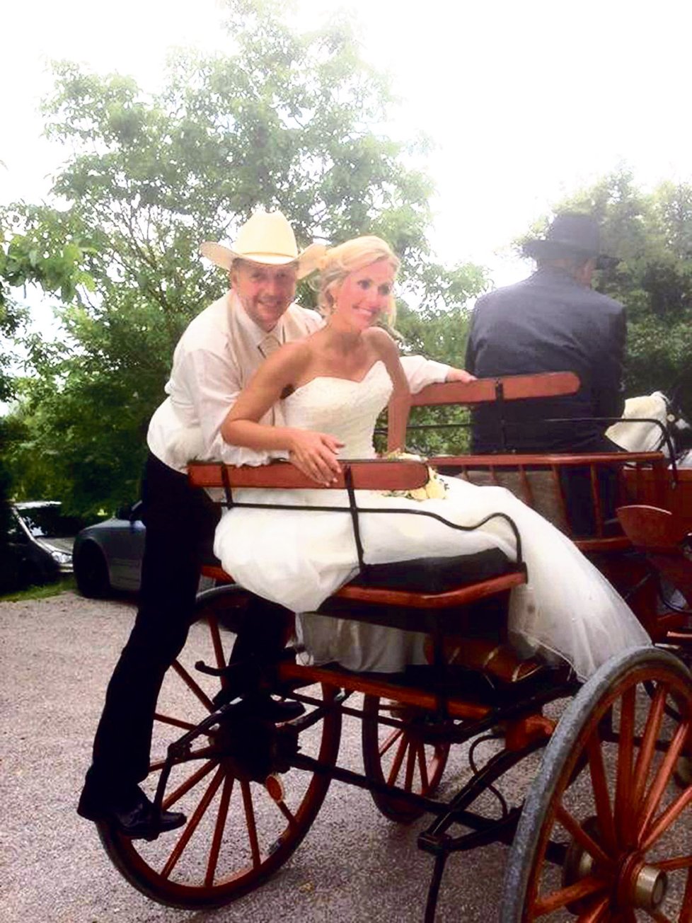 Bendlova svatba: Nevěsta v bílých šatech byla úchvatná