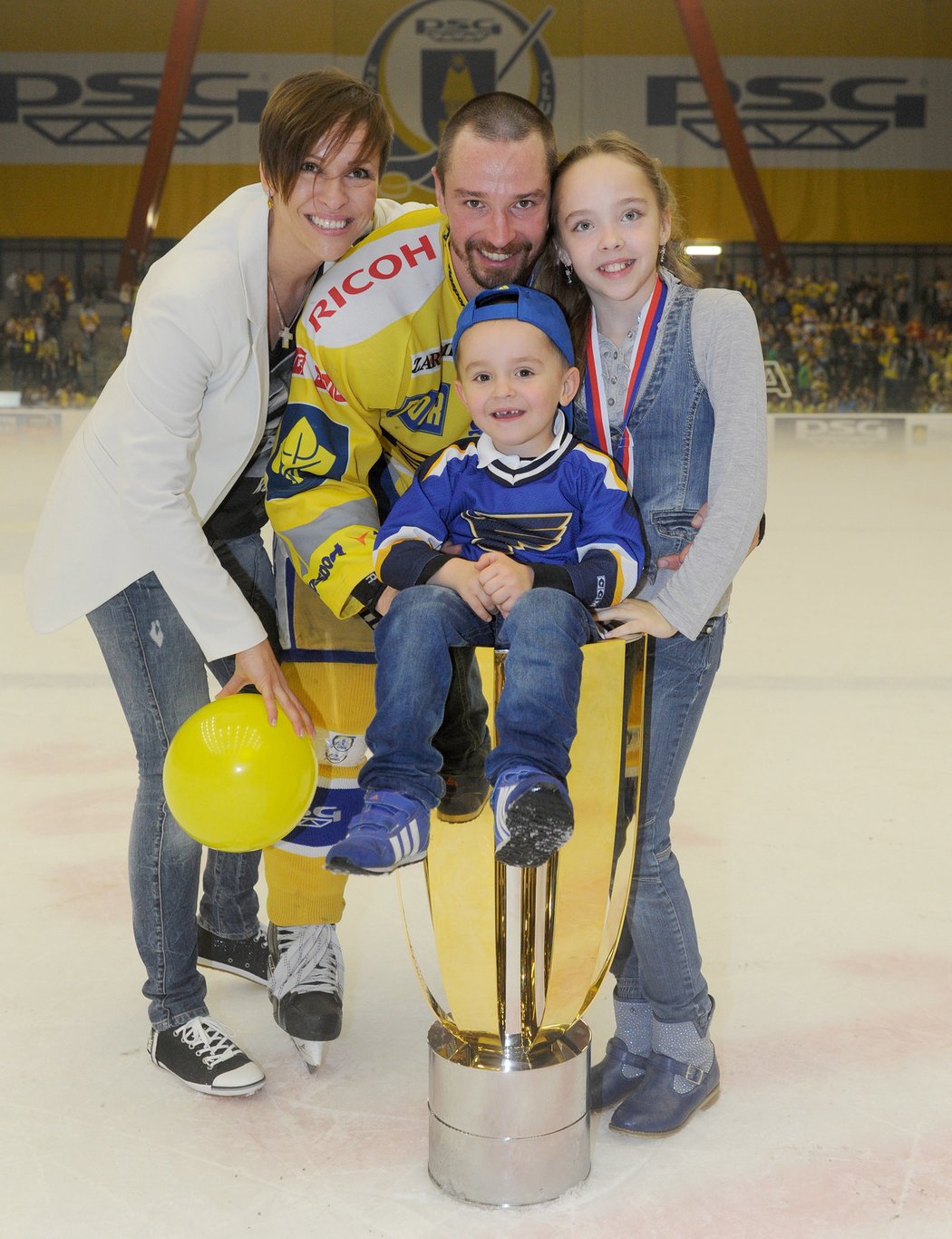 Petr Čajánek s rodinou v roce 2014.