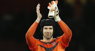 Čech se vrátil do Chelsea. Pro rukavice, které mu chtěl Hiddink schovat