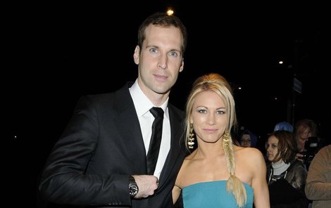 Petr Čech a jeho manželka Martina se hodili do gala.