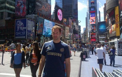 Petr Čech na procházce po Times Square.