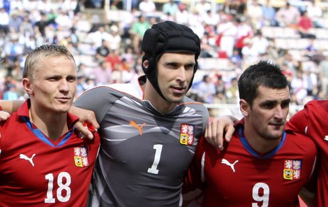 Petr Čech s Trappem (vlevo) a Feninem před utkáním s Peru. Z Čecha mají Japonci největší respekt. A měli by obrovskou radost, kdyby se jim podařilo dát mu gól.
