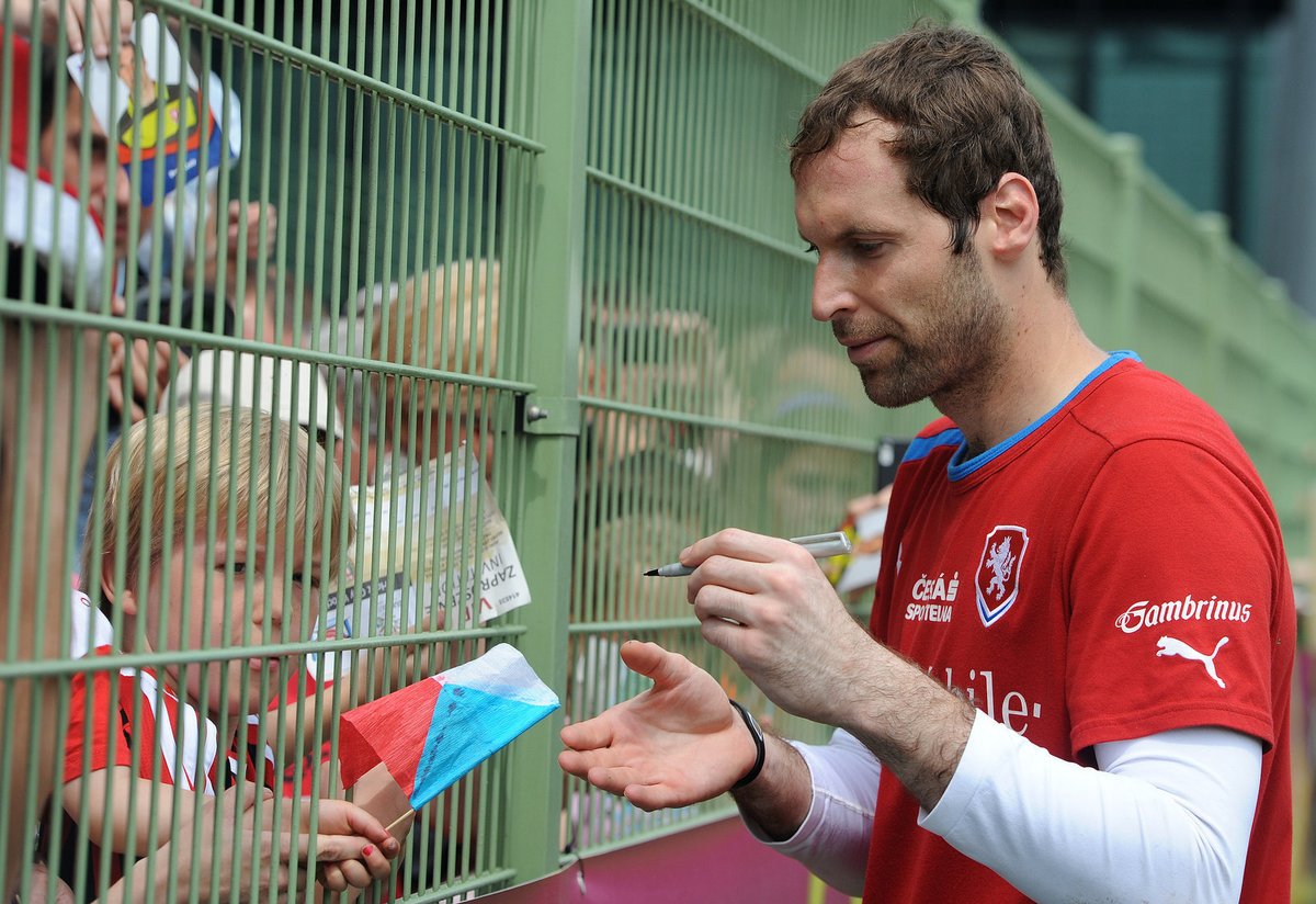 Nejdražší Čech je Čech. Tentokráte podepisující…