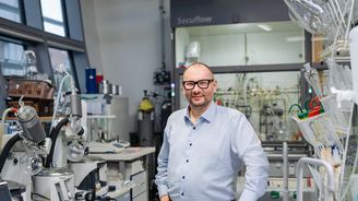 Posun pro průmysl. V nanodiamantech zažehl světlo tým s českým lídrem Posun pro průmysl. V nanodiamantech zažehl světlo tým s českým lídrem