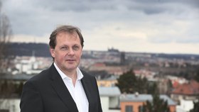 Generální ředitel ČT Petr Dvořák na terase na Kavčích horách