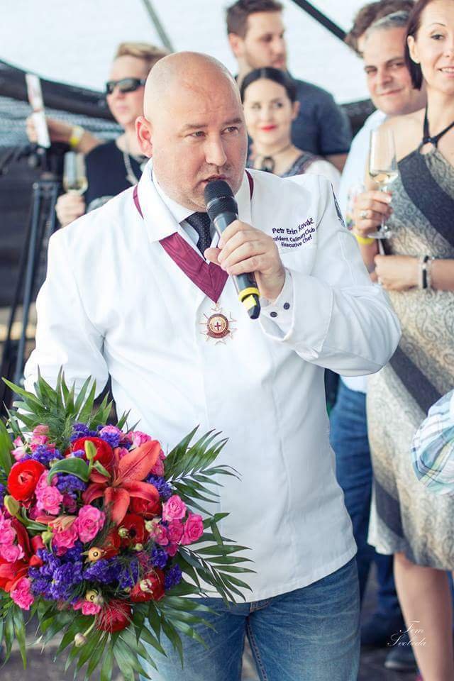 Brněnský šéfkuchař Petr Erin Kováč (45) přijal pozvání do pořadu Máte slovo, kde se budou probírat výroky prezidenta Miloše Zemana (74) na adresu Romů.