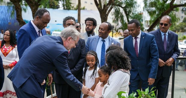Fiala se v Etiopii sešel s premiérem, zamířil i do Muzea vody. Co vyjedná v Africe?