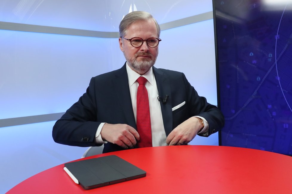 Premiér Petr Fiala ve studiu Blesku. (18.5.2023)